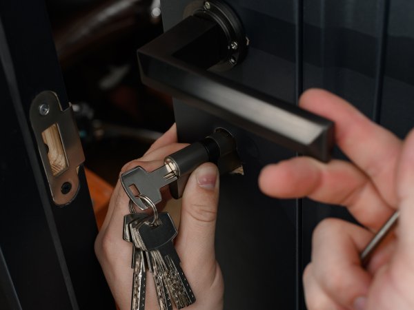 Lock Repairs &amp; Replacements